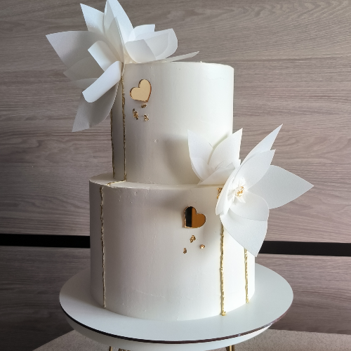 Свадебный торт с вафельными цветами - кондитерская Iris cake kms Торты и десерты в Комсомольск-на-Амуре заказать торт десерт пирожное онлайн