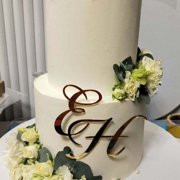 Свадебный торт 2 яруса с цветами - кондитерская Iris cake kms Торты и десерты в Комсомольск-на-Амуре заказать торт десерт пирожное онлайн