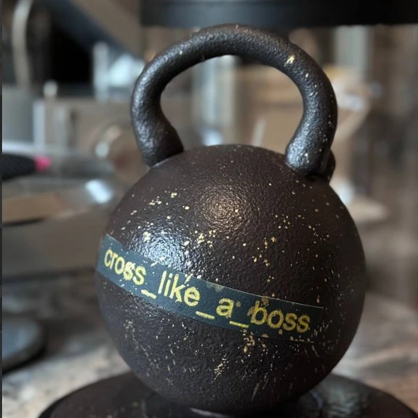 Торт бомба гиря - кондитерская Alena desserts | Торт СПб | Клубника в шоколаде | Торт бомба | Бенто торт СПб в Санкт-Петербург заказать торт десерт пирожное онлайн