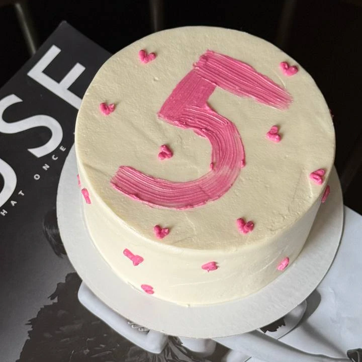 Бенто с цифрой - кондитерская Alena desserts | Торт СПб | Клубника в шоколаде | Торт бомба | Бенто торт СПб в Санкт-Петербург заказать торт десерт пирожное онлайн