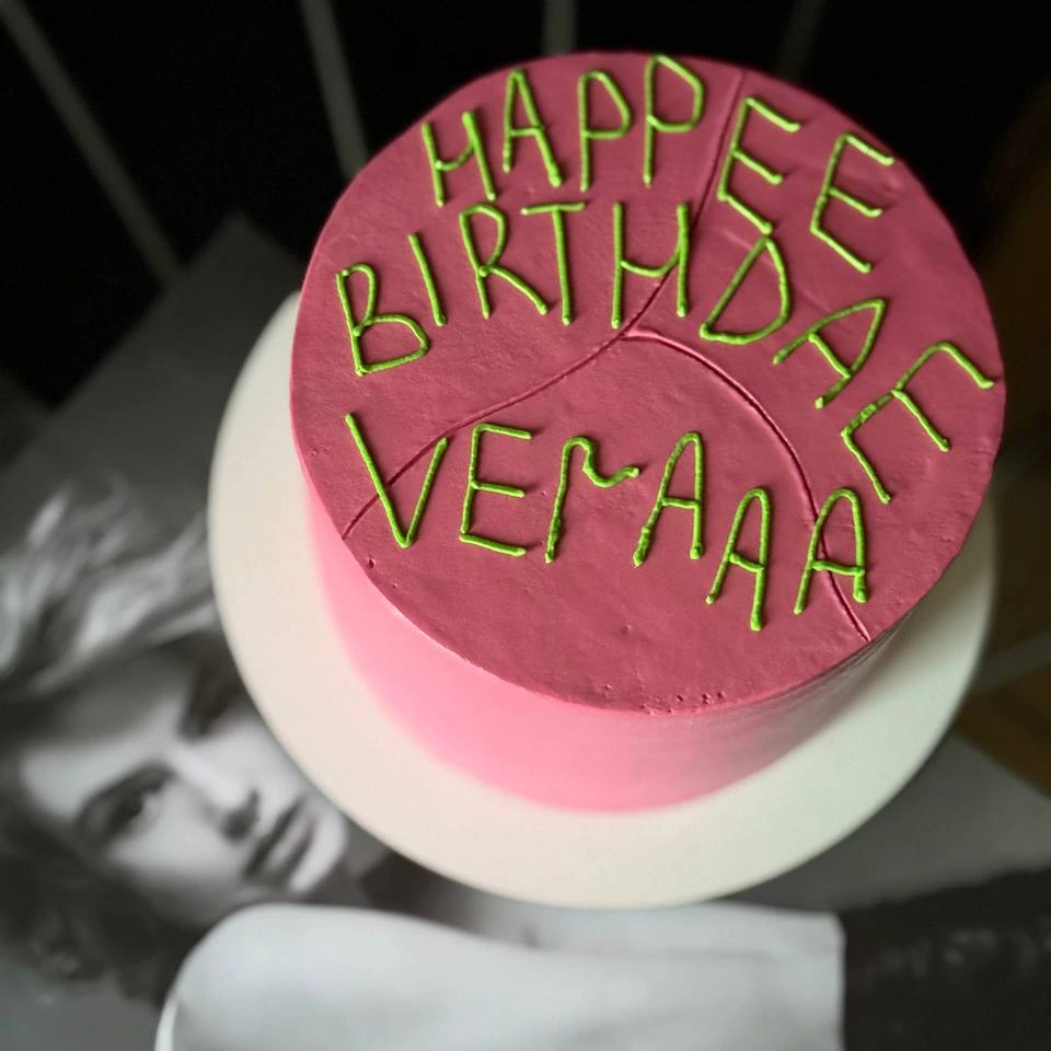 Happee Birthdae Harry - кондитерская Alena desserts | Торт СПб | Клубника в шоколаде | Торт бомба | Бенто торт СПб в Санкт-Петербург заказать торт десерт пирожное онлайн