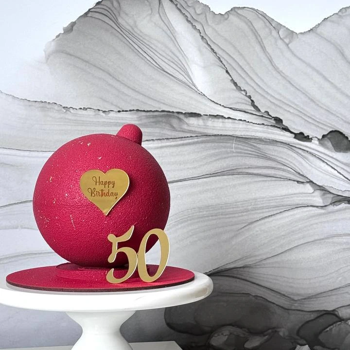 Торт бомба с топпером 🧡 - кондитерская Alena desserts | Торт СПб | Клубника в шоколаде | Торт бомба | Бенто торт СПб в Санкт-Петербург заказать торт десерт пирожное онлайн