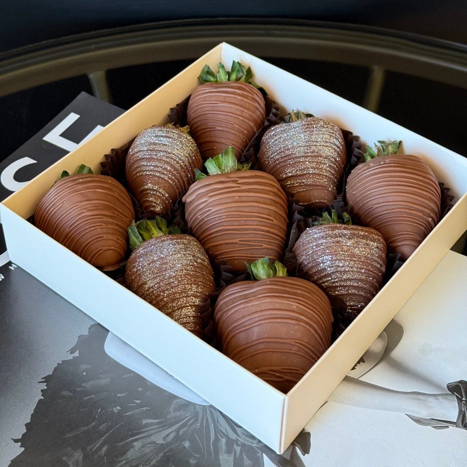 Клубника - кондитерская Alena desserts | Торт СПб | Клубника в шоколаде | Торт бомба | Бенто торт СПб в Санкт-Петербург заказать торт десерт пирожное онлайн