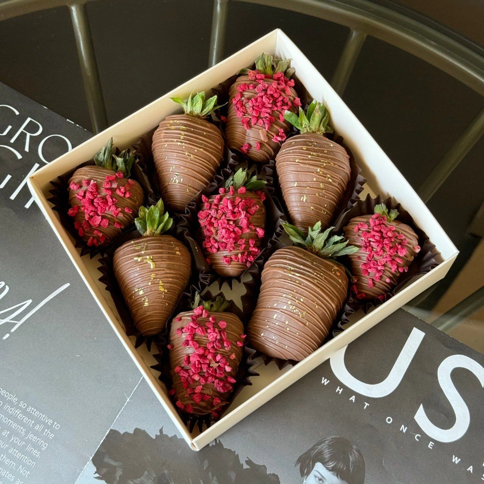 Клубника - кондитерская Alena desserts | Торт СПб | Клубника в шоколаде | Торт бомба | Бенто торт СПб в Санкт-Петербург заказать торт десерт пирожное онлайн