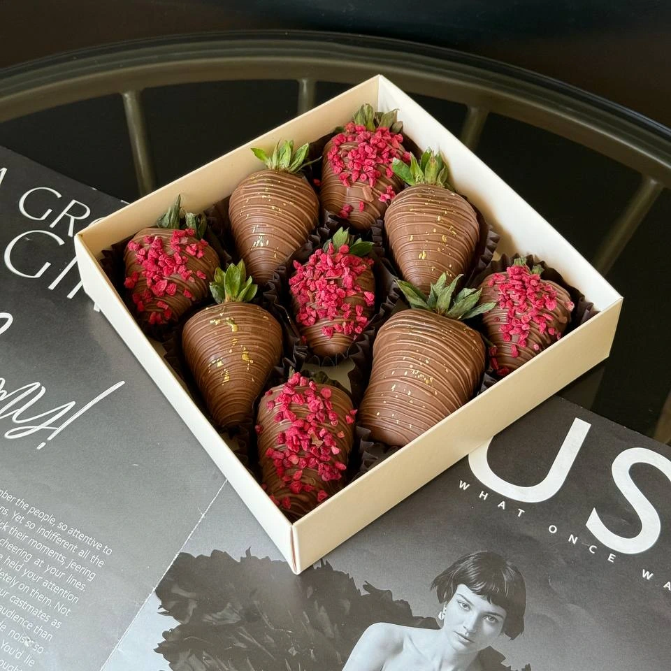 Клубника - кондитерская Alena desserts | Торт СПб | Клубника в шоколаде | Торт бомба | Бенто торт СПб в Санкт-Петербург заказать торт десерт пирожное онлайн