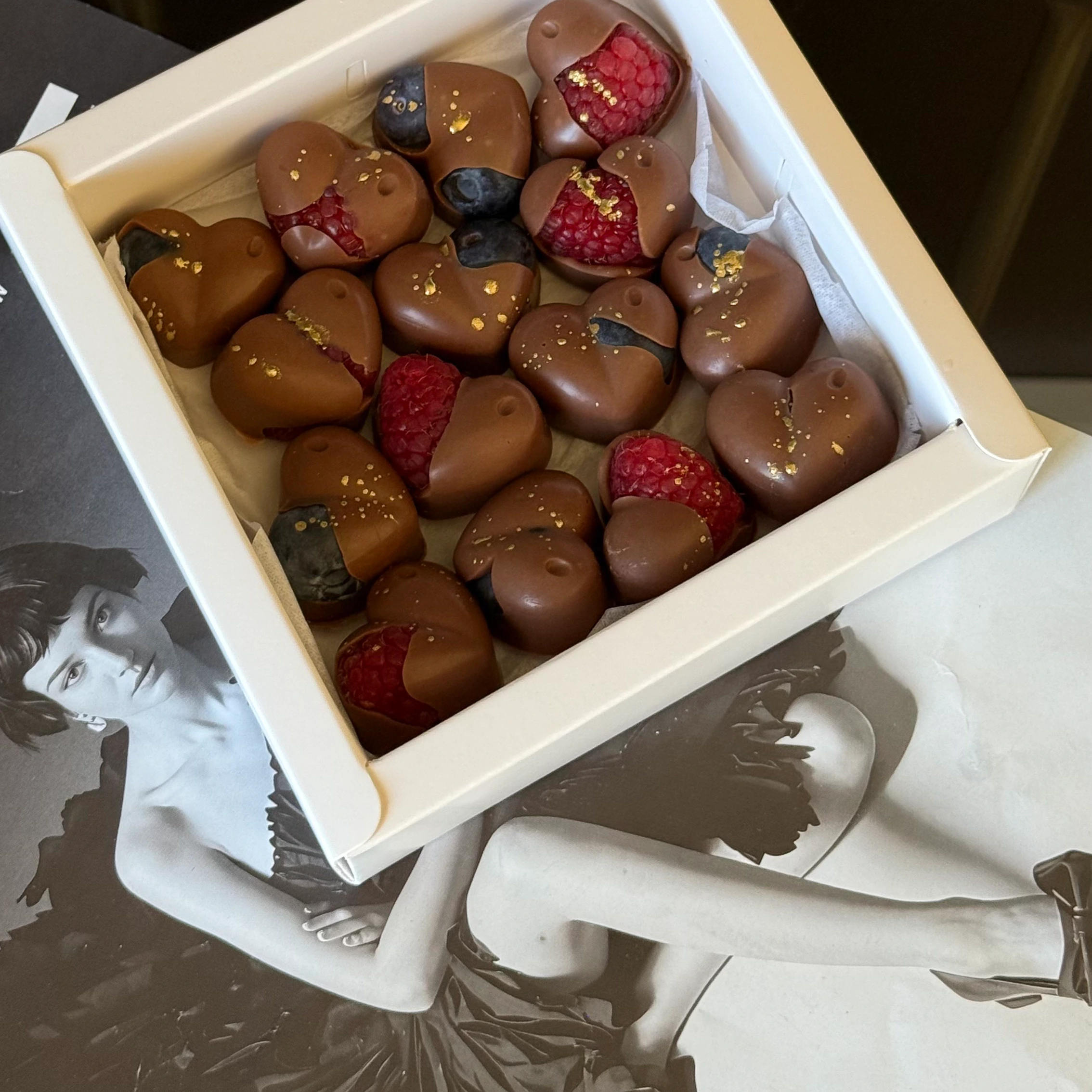 Голубика и малина - кондитерская Alena desserts | Торт СПб | Клубника в шоколаде | Торт бомба | Бенто торт СПб в Санкт-Петербург заказать торт десерт пирожное онлайн