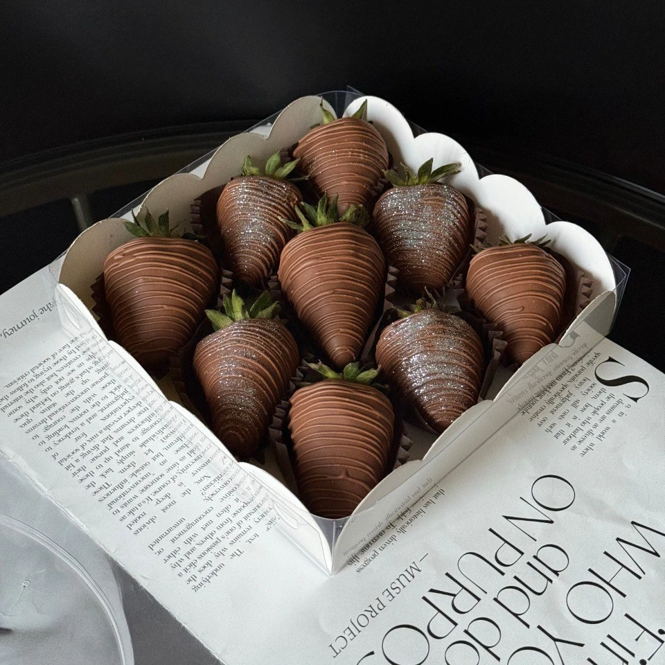 Клубника - кондитерская Alena desserts | Торт СПб | Клубника в шоколаде | Торт бомба | Бенто торт СПб в Санкт-Петербург заказать торт десерт пирожное онлайн