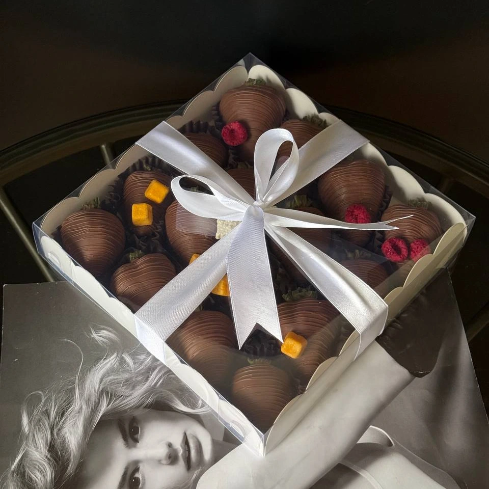 Клубника - кондитерская Alena desserts | Торт СПб | Клубника в шоколаде | Торт бомба | Бенто торт СПб в Санкт-Петербург заказать торт десерт пирожное онлайн