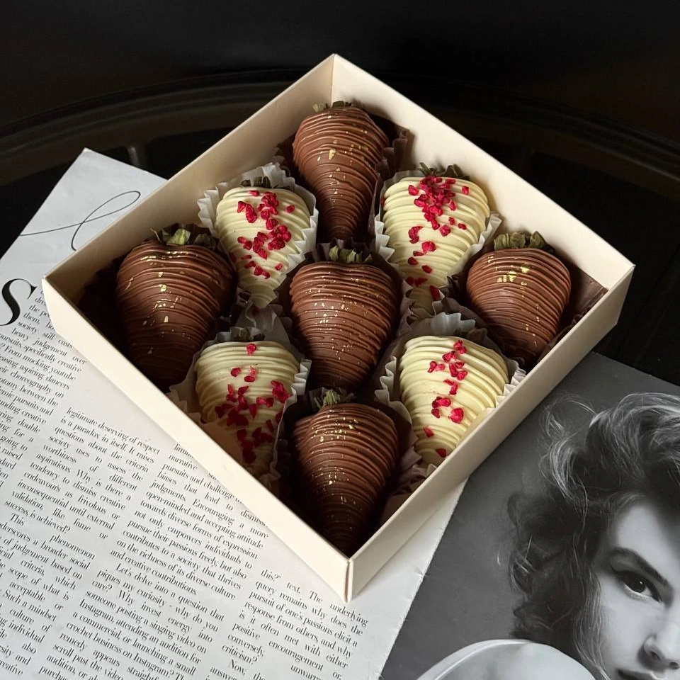 Клубника  - кондитерская Alena desserts | Торт СПб | Клубника в шоколаде | Торт бомба | Бенто торт СПб в Санкт-Петербург заказать торт десерт пирожное онлайн