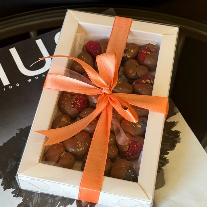 Голубика и малина - кондитерская Alena desserts | Торт СПб | Клубника в шоколаде | Торт бомба | Бенто торт СПб в Санкт-Петербург заказать торт десерт пирожное онлайн