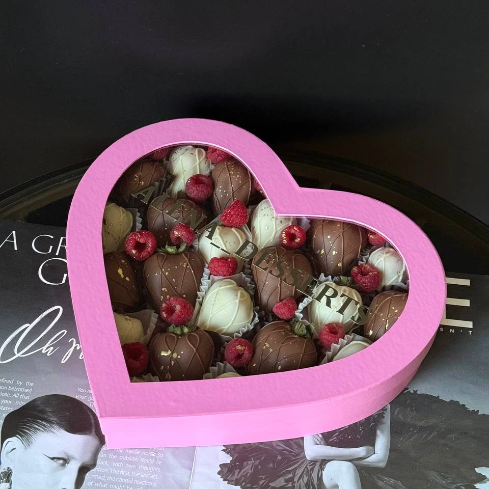 Клубника в шоколаде с малиной сердце - кондитерская Alena desserts | Торт СПб | Клубника в шоколаде | Торт бомба | Бенто торт СПб в Санкт-Петербург заказать торт десерт пирожное онлайн