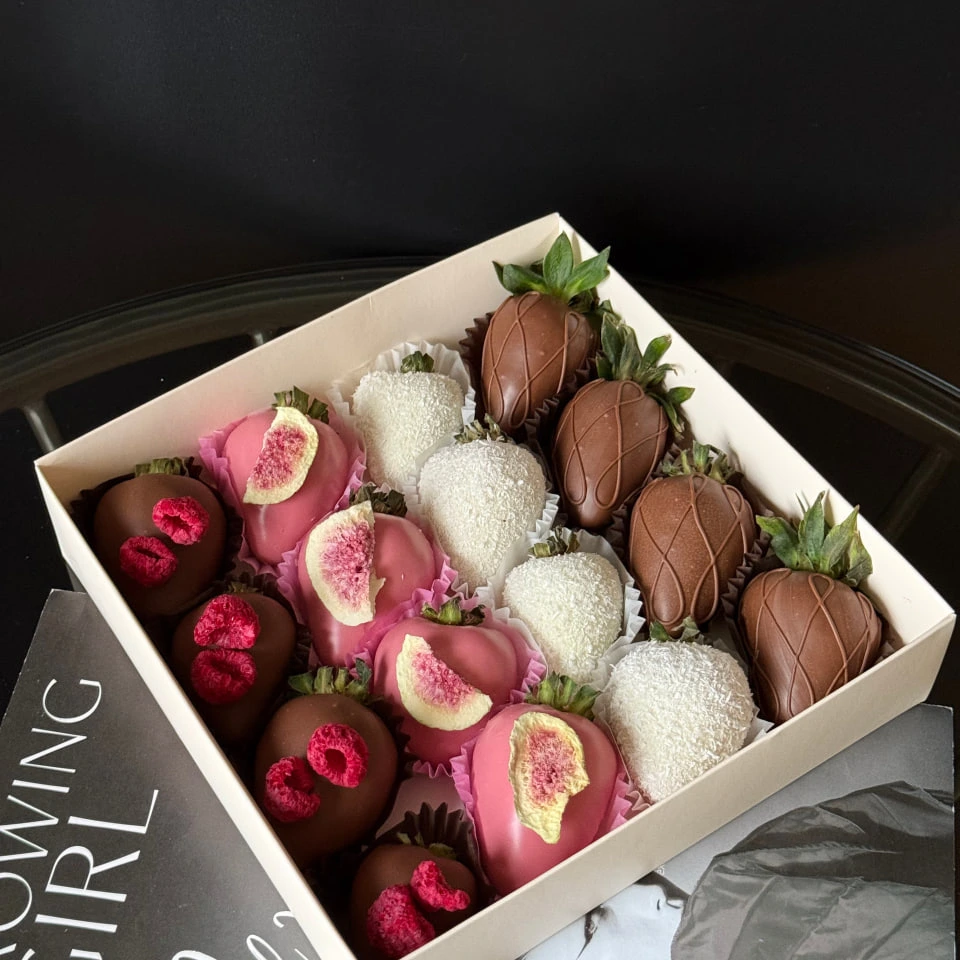 Клубника в шоколаде   - кондитерская Alena desserts | Торт СПб | Клубника в шоколаде | Торт бомба | Бенто торт СПб в Санкт-Петербург заказать торт десерт пирожное онлайн