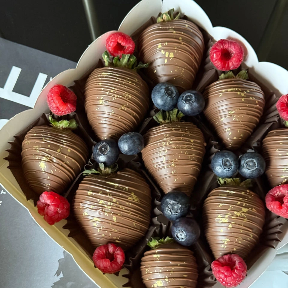 Ягодный микс - кондитерская Alena desserts | Торт СПб | Клубника в шоколаде | Торт бомба | Бенто торт СПб в Санкт-Петербург заказать торт десерт пирожное онлайн