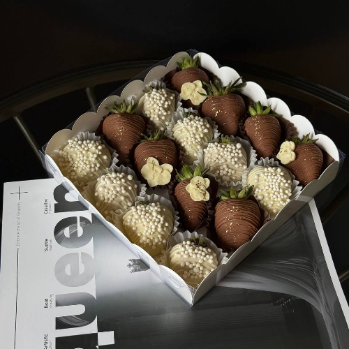 Клубника - кондитерская Alena desserts | Торт СПб | Клубника в шоколаде | Торт бомба | Бенто торт СПб в Санкт-Петербург заказать торт десерт пирожное онлайн